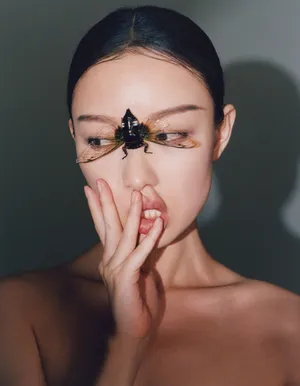 倪妮酷飒黑长直写真图片_4