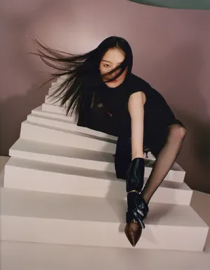 倪妮酷飒黑长直写真图片_12