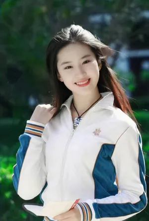 刘亦菲运动风街拍旧照图片_1