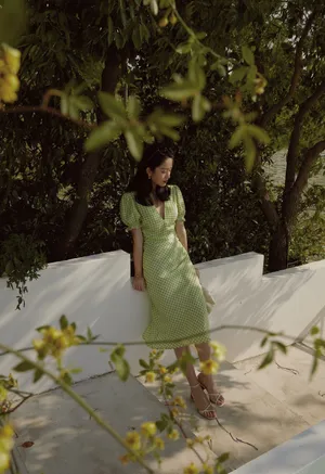 杨采钰绿裙清新靓丽写真图片