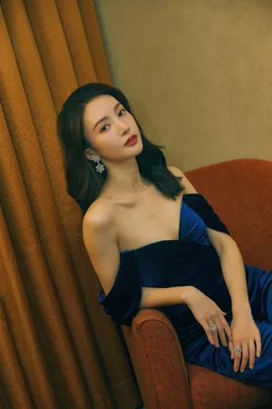 金晨丝绒长裤优雅写真图片_3