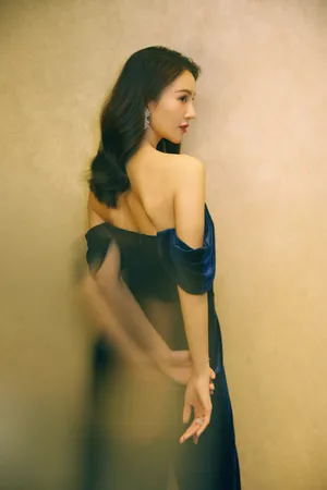 金晨丝绒长裤优雅写真图片_8