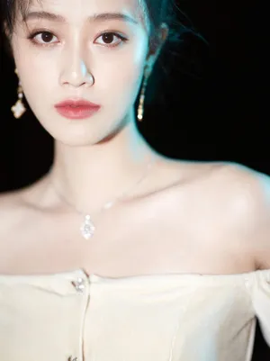 蓝盈莹一字肩性感优雅写真图片_4