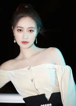 蓝盈莹一字肩性感优雅写真图片_7