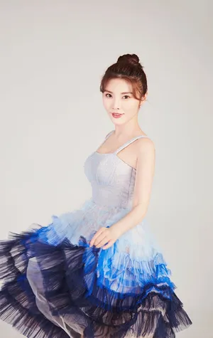 徐冬冬蛋糕裙甜美写真图片