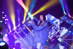 杨幂湖南卫视跨年晚会性感图片_3