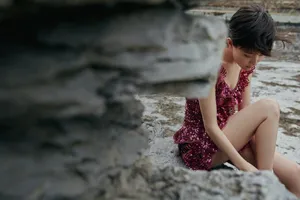 焦俊艳人鱼亮片短裙性感写真图片_2
