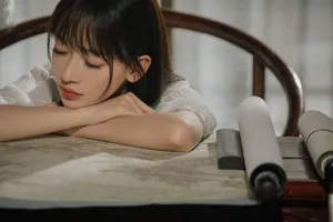 吴谨言甜美浪漫写真图片_6