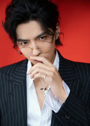 吴亦凡条纹西服酷帅写真图片_7