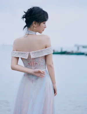 杨紫星空裙仙气性感写真图片_2