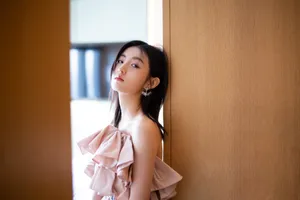 张子枫浅粉系甜美写真图片_5