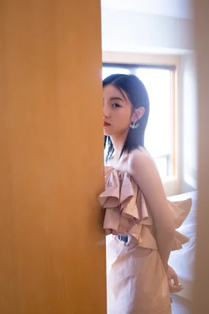 张子枫浅粉系甜美写真图片_7