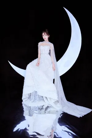 吴谨言白色刺绣礼服性感图片_1