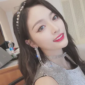吴宣仪跨年演唱会性感图片_1