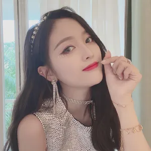 吴宣仪跨年演唱会性感图片_3
