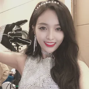 吴宣仪跨年演唱会性感图片_6