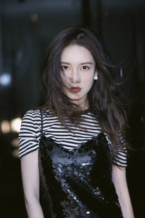 李沁亮片裙酷美性感写真图片_2