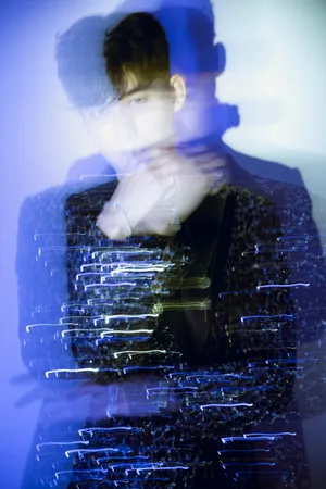 张翰亮片西装帅气写真图片_7