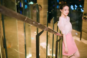 徐璐粉色甜心少女写真图片