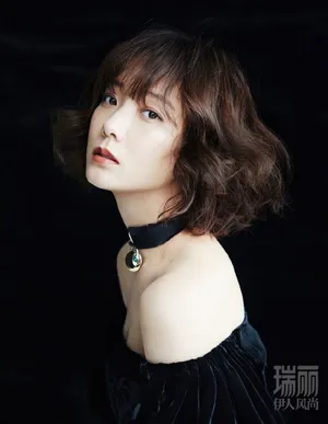 王珞丹飒爽开年封面写真图片