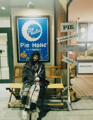 柳岩清秀俏皮私服写真图片_1