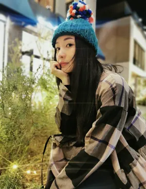 柳岩清秀俏皮私服写真图片_3