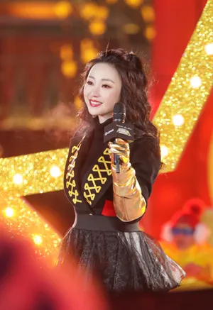 柳岩性感美艳舞台照图片