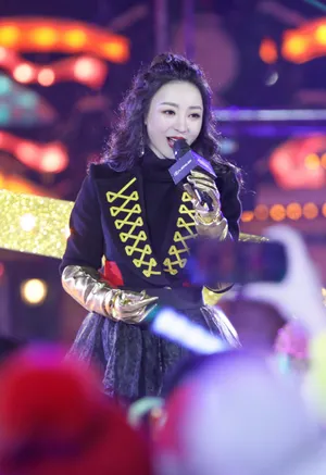 柳岩性感美艳舞台照图片_2