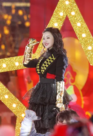 柳岩性感美艳舞台照图片_7