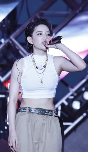 李斯丹妮清爽性感舞台照图片_3