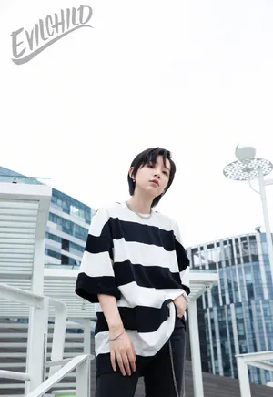 李斯丹妮品牌宣传个性写真图片