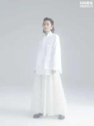 段奥娟黑白开年封面写真图片