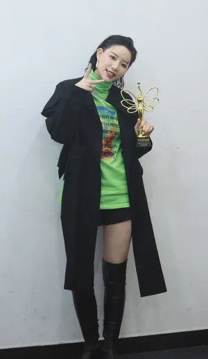 李斯丹妮获奖照图片_1