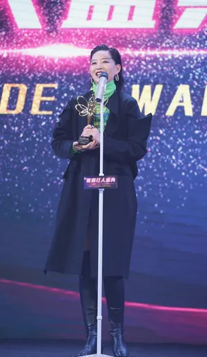 李斯丹妮获奖照图片_2