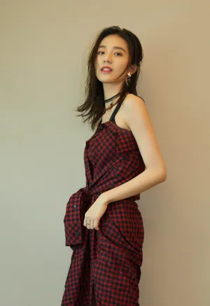 万鹏吊带裙甜美写真图片_3