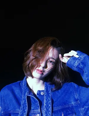 万鹏甜酷夜景自拍图片_1