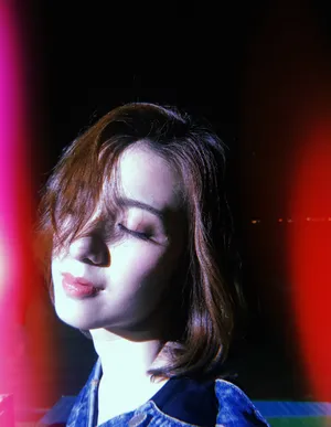 万鹏甜酷夜景自拍图片_2