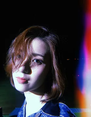 万鹏甜酷夜景自拍图片_3