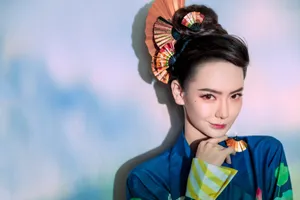 戚薇荷塘月色妆优雅写真图片_3