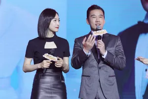 王耀庆银灰色西服帅气写真图片_3