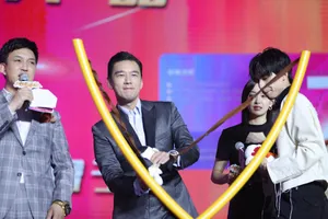 王耀庆银灰色西服帅气写真图片_6