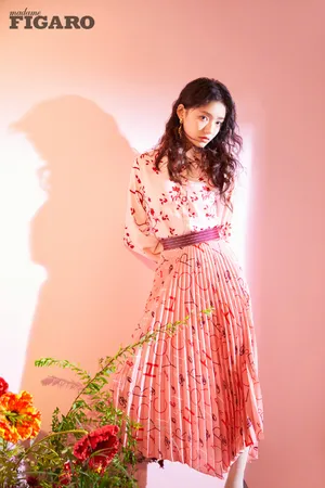林允少女感杂志内页写真图片_2