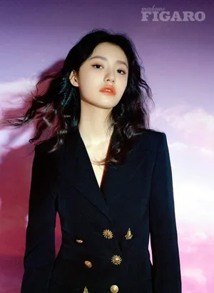 林允少女感杂志内页写真图片_4