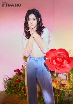 林允少女感杂志内页写真图片_8