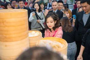 冯提莫元气甜美活动图片