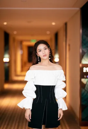 黄英一字肩优雅灵动写真图片_2