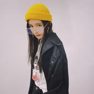 杨幂小黄帽私服俏皮写真图片