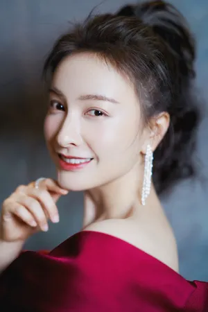 吴昕露肩刺绣裙性感优雅写真图片_2