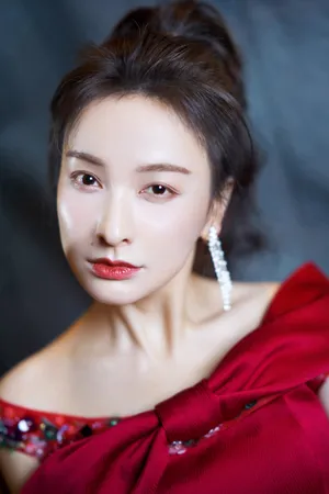 吴昕露肩刺绣裙性感优雅写真图片_6