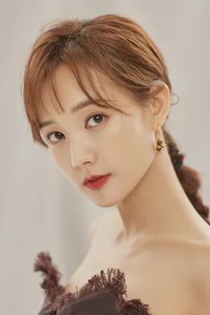 李一桐温婉性感写真图片_8